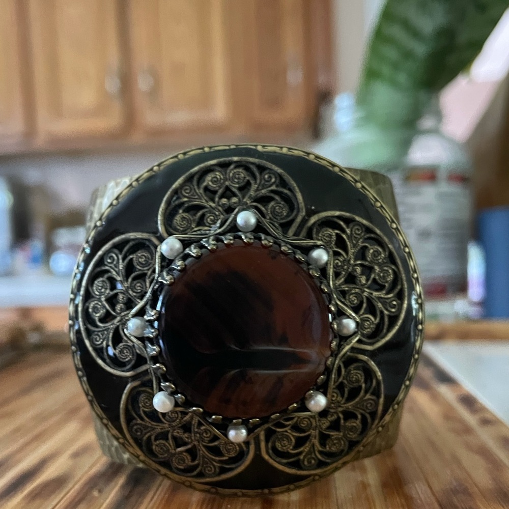 Stunning vintage bangle